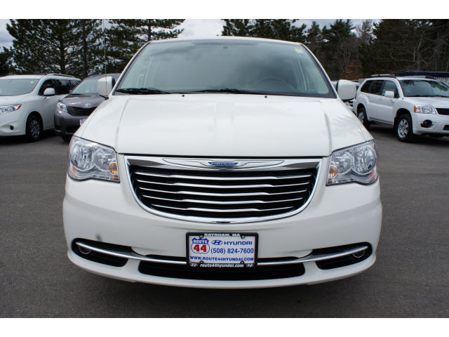 Chrysler Town and Country 2012 photo 4