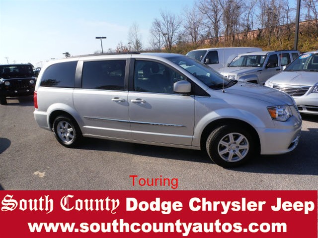Chrysler Town and Country 2012 photo 4