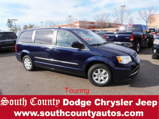 Chrysler Town and Country 2012 photo 1