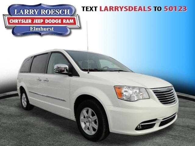 Chrysler Town and Country 2012 photo 4