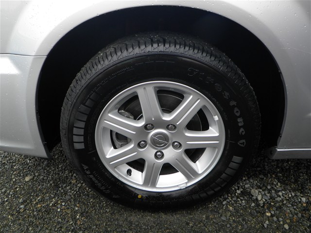 Chrysler Town and Country 2012 photo 3