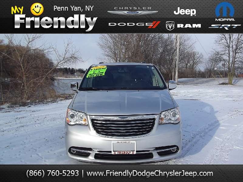 Chrysler Town and Country 2012 photo 1
