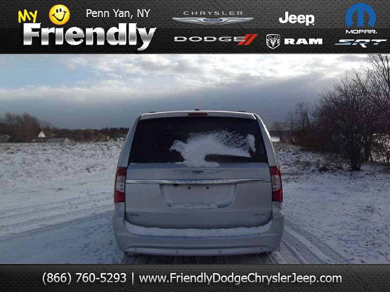 Chrysler Town and Country 2012 photo 5