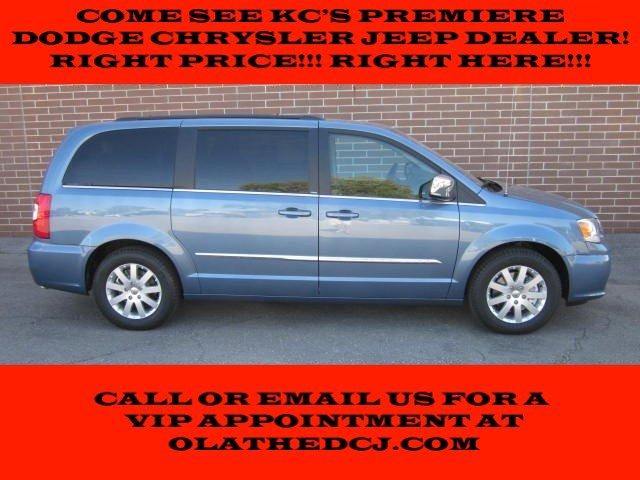 Chrysler Town and Country Limited NAV 4X4 MiniVan