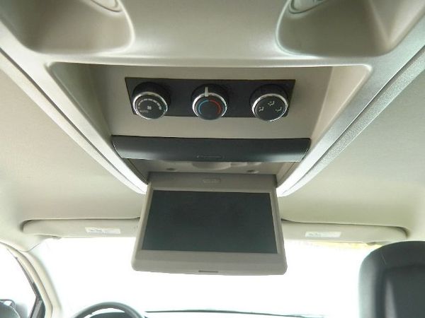 Chrysler Town and Country 2012 photo 4