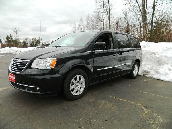 Chrysler Town and Country 2012 photo 5