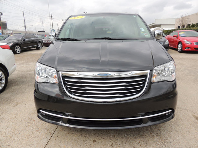 Chrysler Town and Country 2012 photo 4