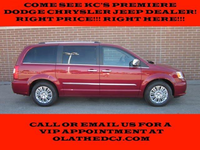Chrysler Town and Country SLT 25 MiniVan