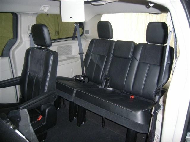 Chrysler Town and Country 2012 photo 4