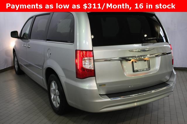 Chrysler Town and Country 2012 photo 1