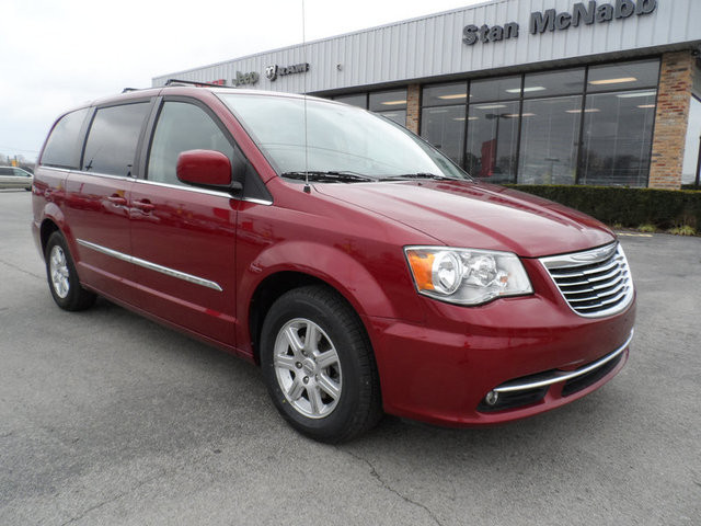 Chrysler Town and Country 2012 photo 1