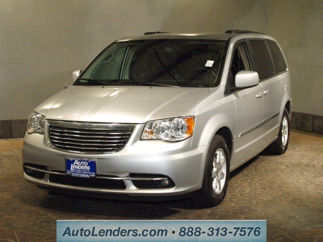 Chrysler Town and Country 2012 photo 1