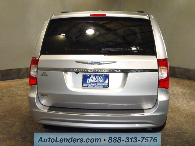 Chrysler Town and Country 2012 photo 5