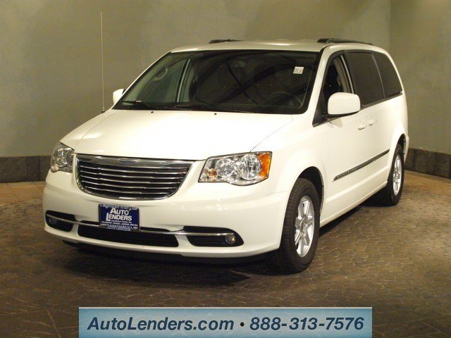 Chrysler Town and Country 2012 photo 1