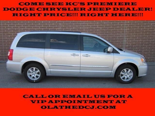 Chrysler Town and Country 3.5 MiniVan