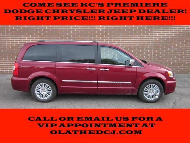 Chrysler Town and Country SLT 25 MiniVan