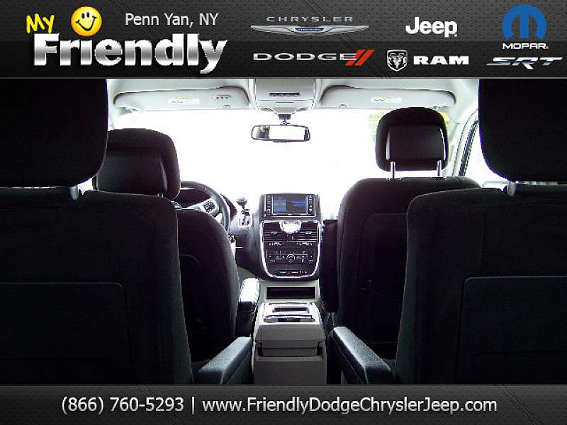 Chrysler Town and Country 2012 photo 4