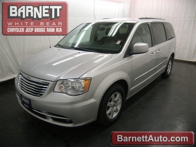 Chrysler Town and Country 2012 photo 5