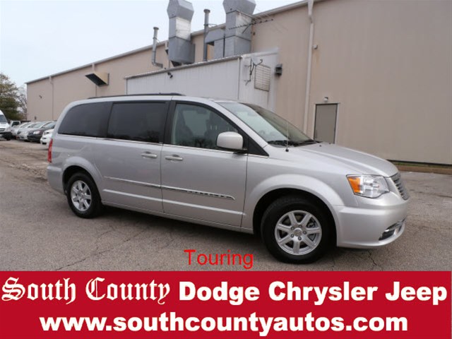 Chrysler Town and Country 2012 photo 5
