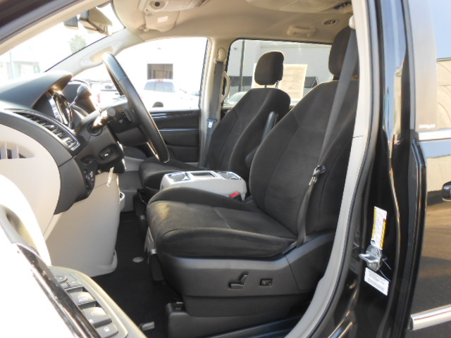 Chrysler Town and Country 2012 photo 4