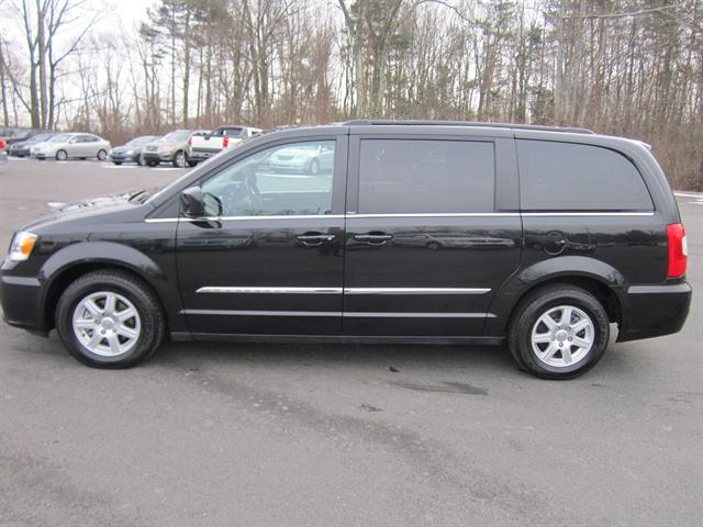 Chrysler Town and Country 2012 photo 4