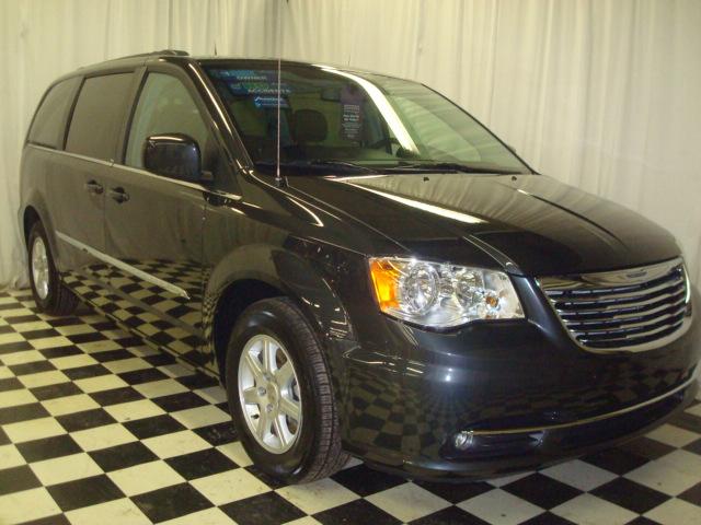 Chrysler Town and Country 2012 photo 1