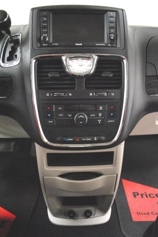Chrysler Town and Country 2012 photo 5