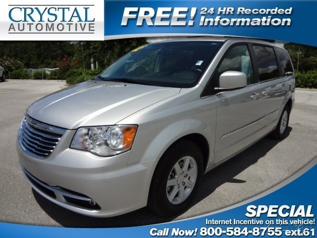 Chrysler Town and Country 2012 photo 5
