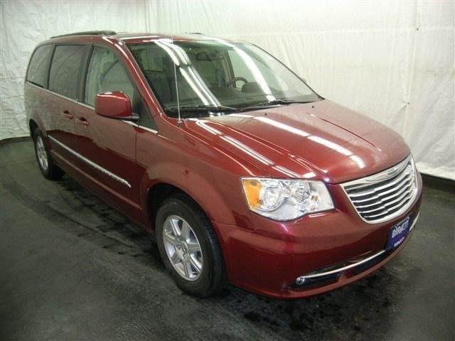 Chrysler Town and Country 2012 photo 1
