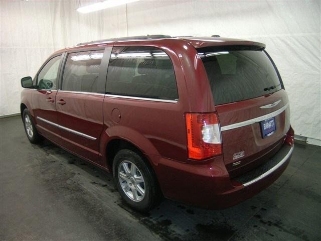 Chrysler Town and Country 2012 photo 4