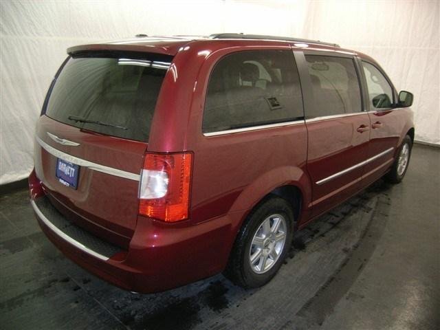 Chrysler Town and Country 2012 photo 5