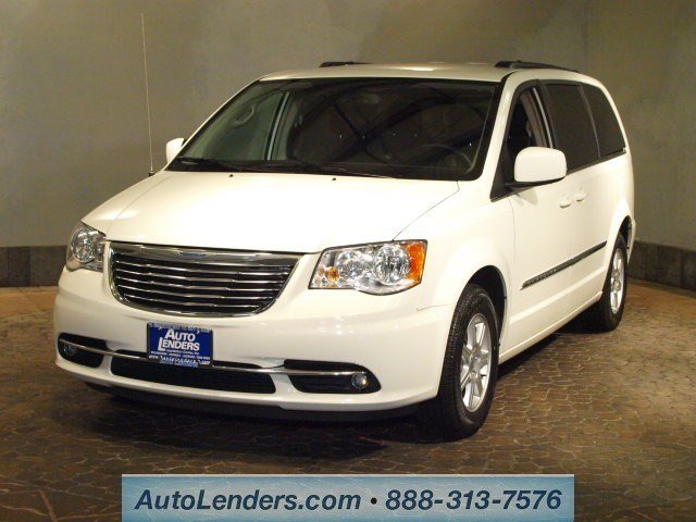 Chrysler Town and Country 2012 photo 1