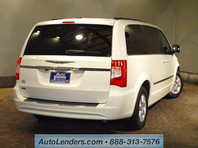 Chrysler Town and Country 2012 photo 4