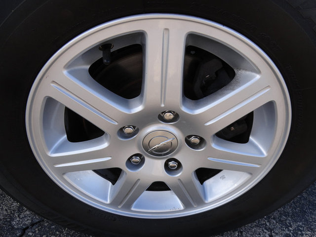 Chrysler Town and Country 2012 photo 2