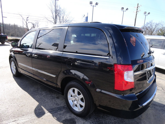 Chrysler Town and Country 2012 photo 4