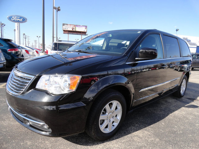 Chrysler Town and Country 2012 photo 5