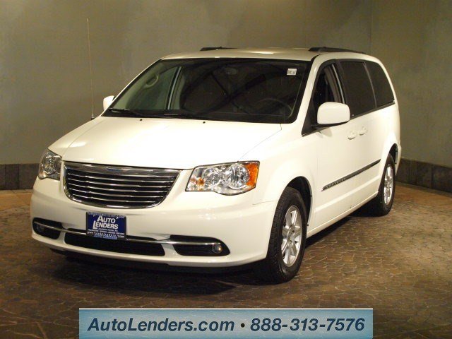Chrysler Town and Country 2012 photo 1