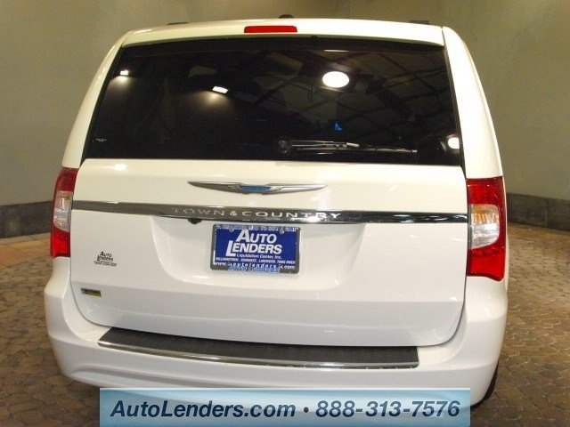 Chrysler Town and Country 2012 photo 4
