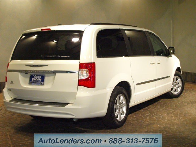 Chrysler Town and Country 2012 photo 5