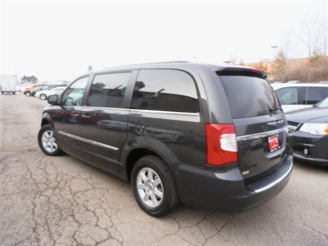 Chrysler Town and Country 2012 photo 4