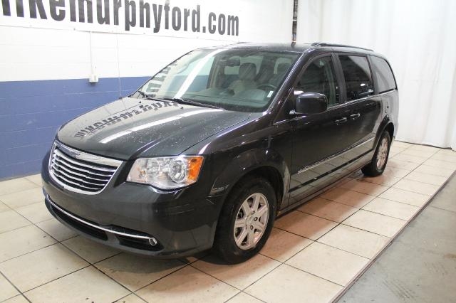 Chrysler Town and Country 2012 photo 4