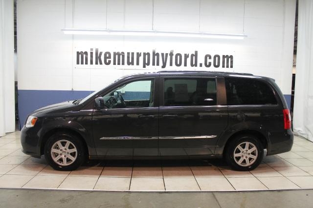 Chrysler Town and Country 2012 photo 5