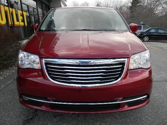 Chrysler Town and Country 2012 photo 4