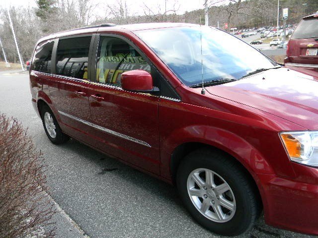 Chrysler Town and Country 2012 photo 5
