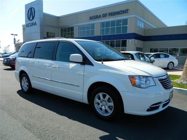 Chrysler Town and Country 2012 photo 5
