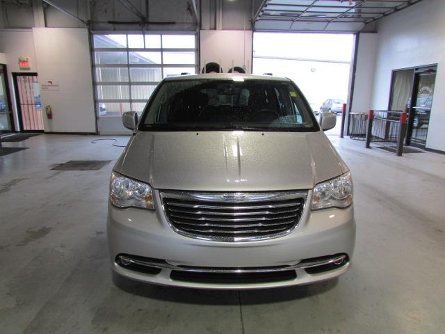 Chrysler Town and Country 2012 photo 1