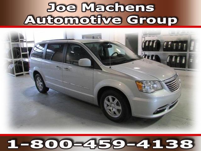 Chrysler Town and Country 2012 photo 4