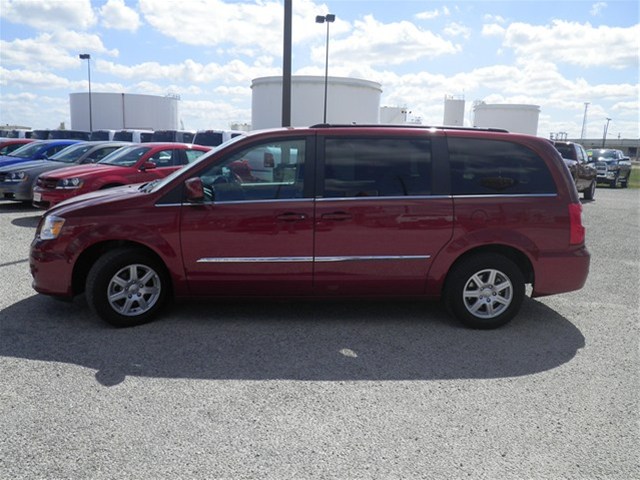 Chrysler Town and Country 2012 photo 5