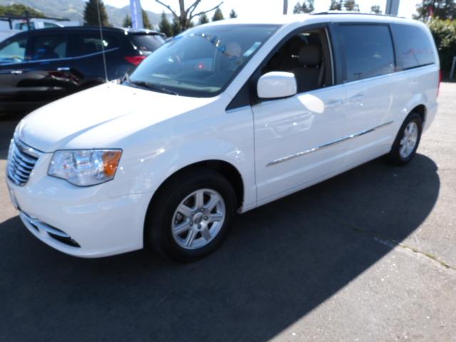 Chrysler Town and Country 2012 photo 5