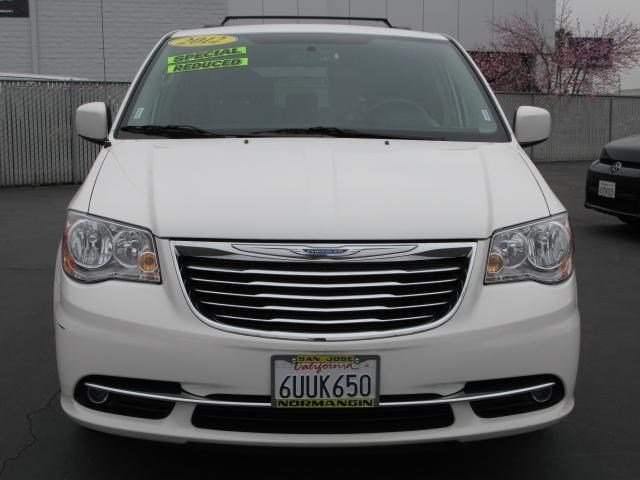 Chrysler Town and Country 2012 photo 1